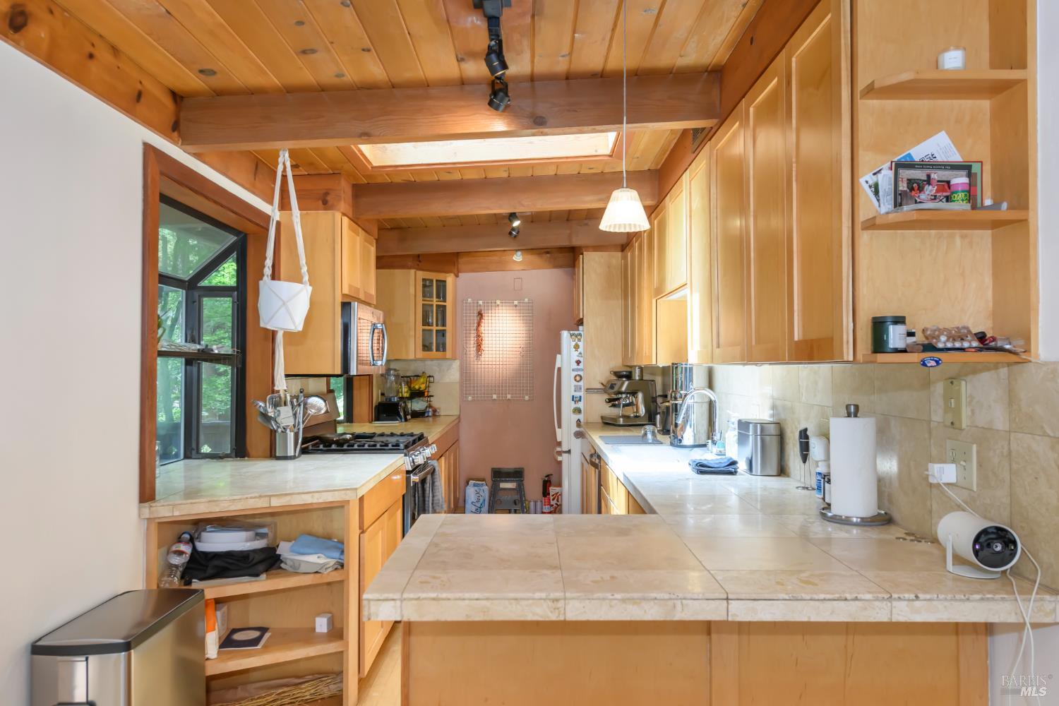 Detail Gallery Image 10 of 29 For 544 Cascade Dr, Mill Valley,  CA 94941 - 4 Beds | 2 Baths