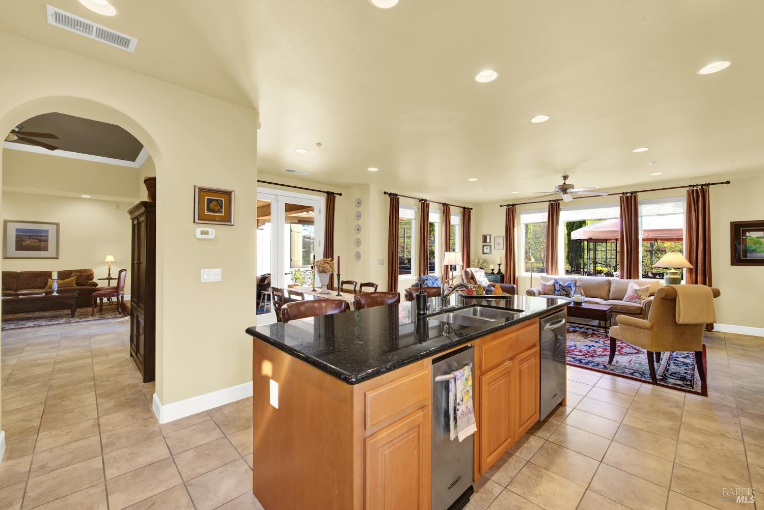 Detail Gallery Image 17 of 98 For 2965 Pebble Beach Cir, Fairfield,  CA 94534 - 4 Beds | 2/1 Baths