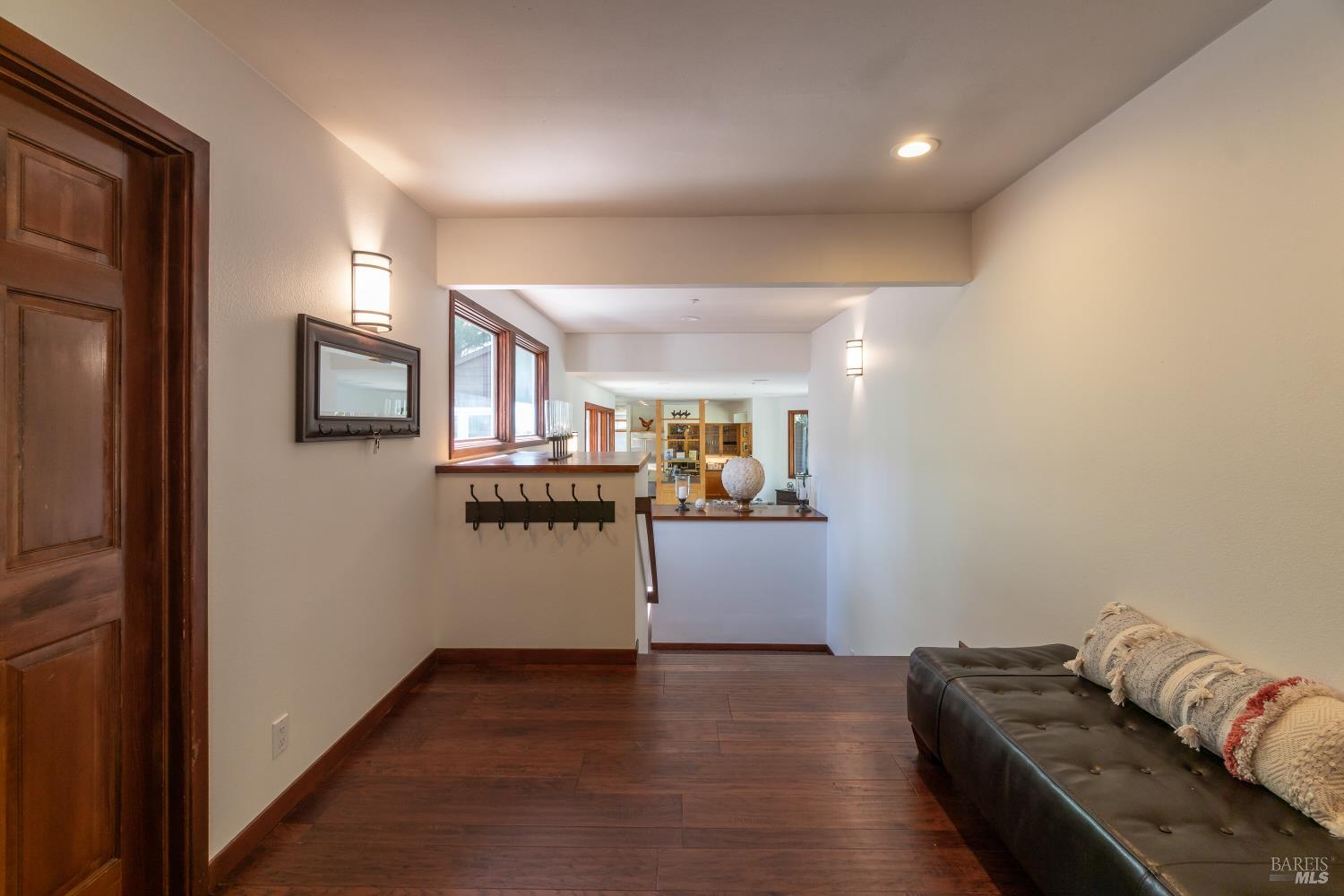 Detail Gallery Image 5 of 51 For 8 Circle Rd, San Rafael,  CA 94903 - – Beds | – Baths