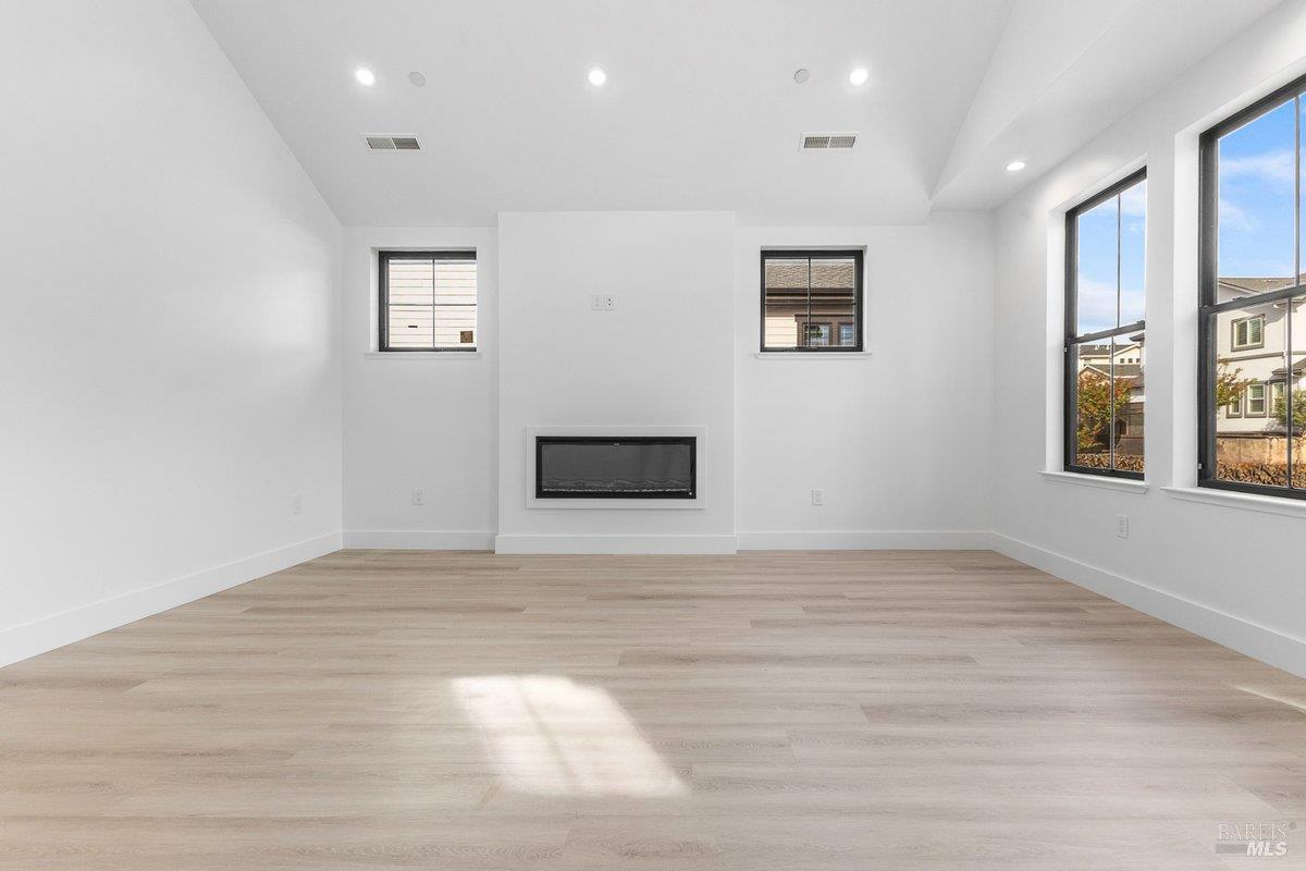 Detail Gallery Image 12 of 49 For 3727 Paxton Pl, Santa Rosa,  CA 95404 - 4 Beds | 3/1 Baths