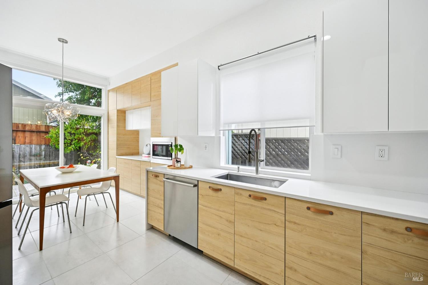 Detail Gallery Image 13 of 38 For 5509 Rainbow Cir, Santa Rosa,  CA 95409 - 3 Beds | 2 Baths