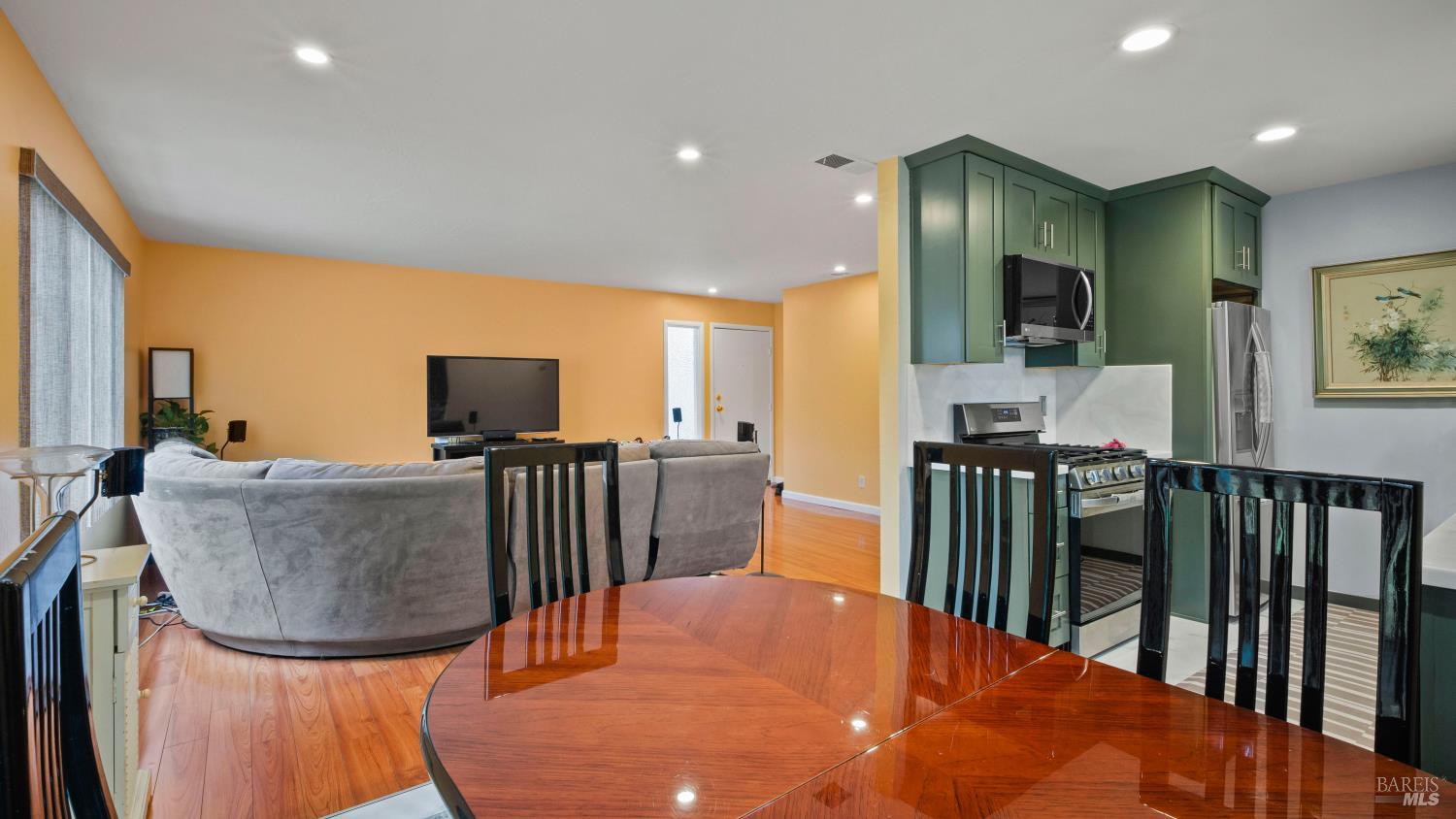 Detail Gallery Image 14 of 41 For 7 Portola Ct, Santa Rosa,  CA 95409 - – Beds | – Baths