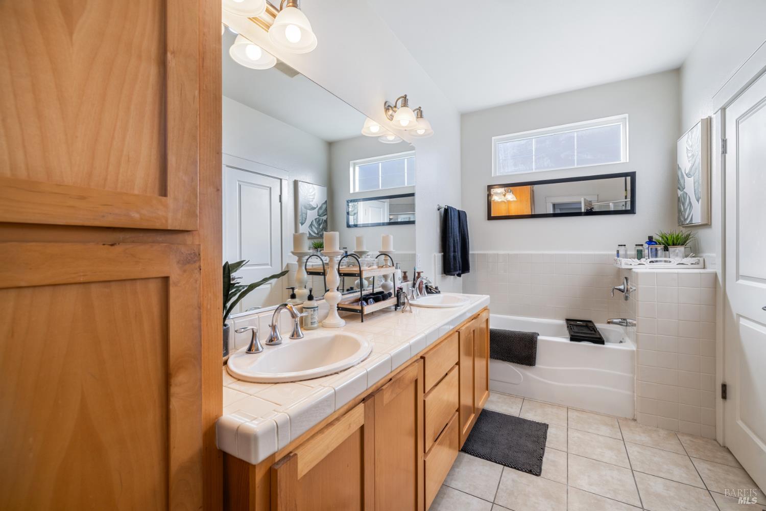 Detail Gallery Image 13 of 27 For 2409 Van Patter Dr, Santa Rosa,  CA 95403 - 3 Beds | 2/1 Baths