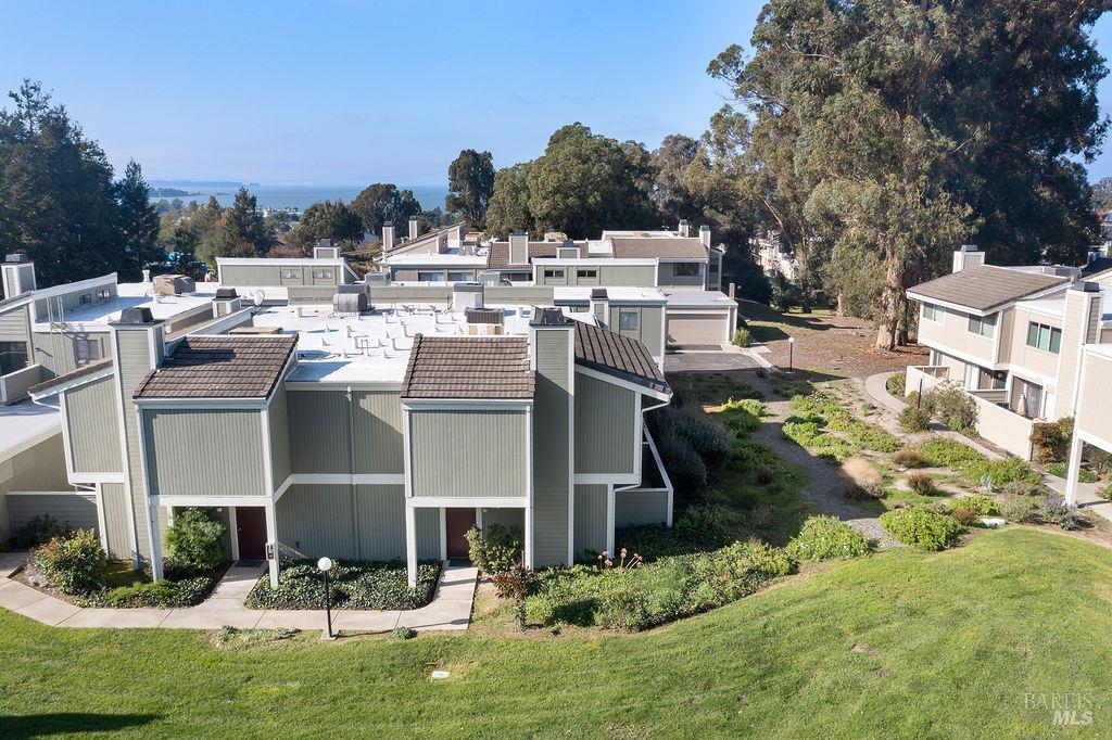 Detail Gallery Image 4 of 40 For 705 Hermes Unkn #5,  Hercules,  CA 94547 - 3 Beds | 2/1 Baths