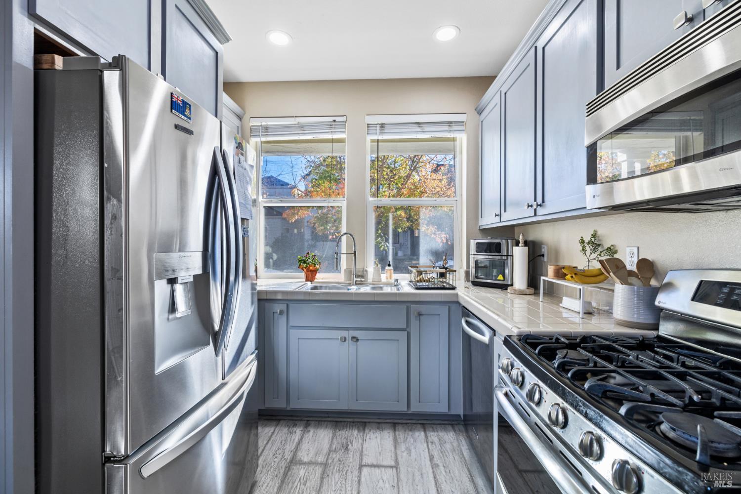 Detail Gallery Image 2 of 27 For 2409 Van Patter Dr, Santa Rosa,  CA 95403 - 3 Beds | 2/1 Baths