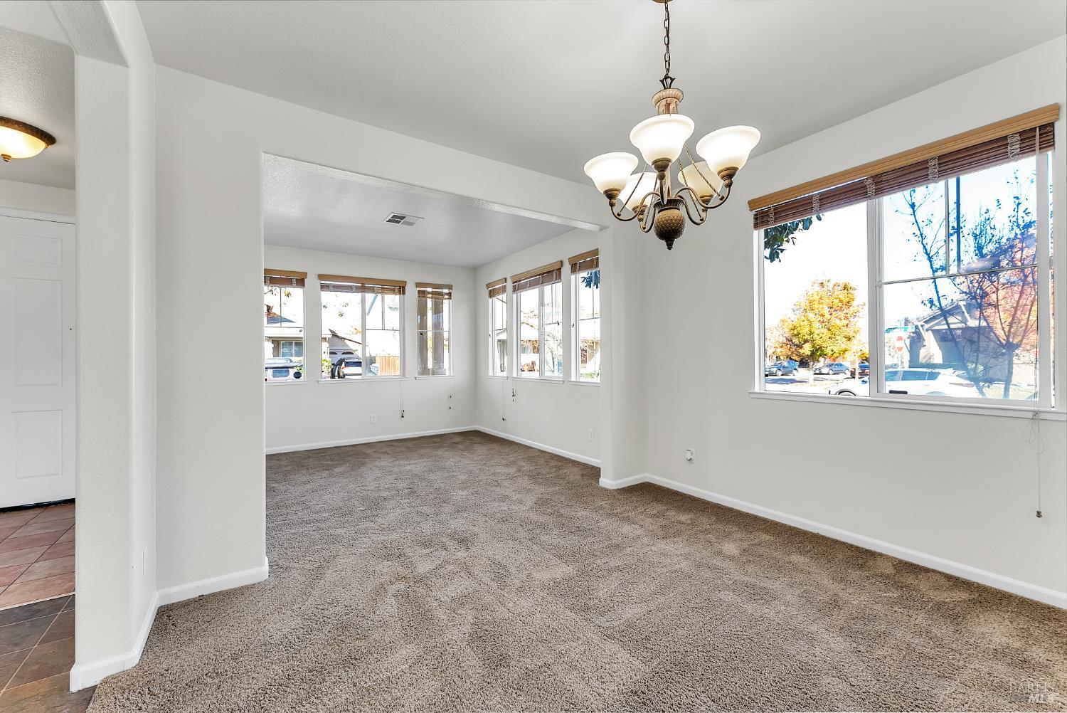 Detail Gallery Image 6 of 28 For 1571 Tommy Ln, Fairfield,  CA 94533 - 4 Beds | 2/1 Baths