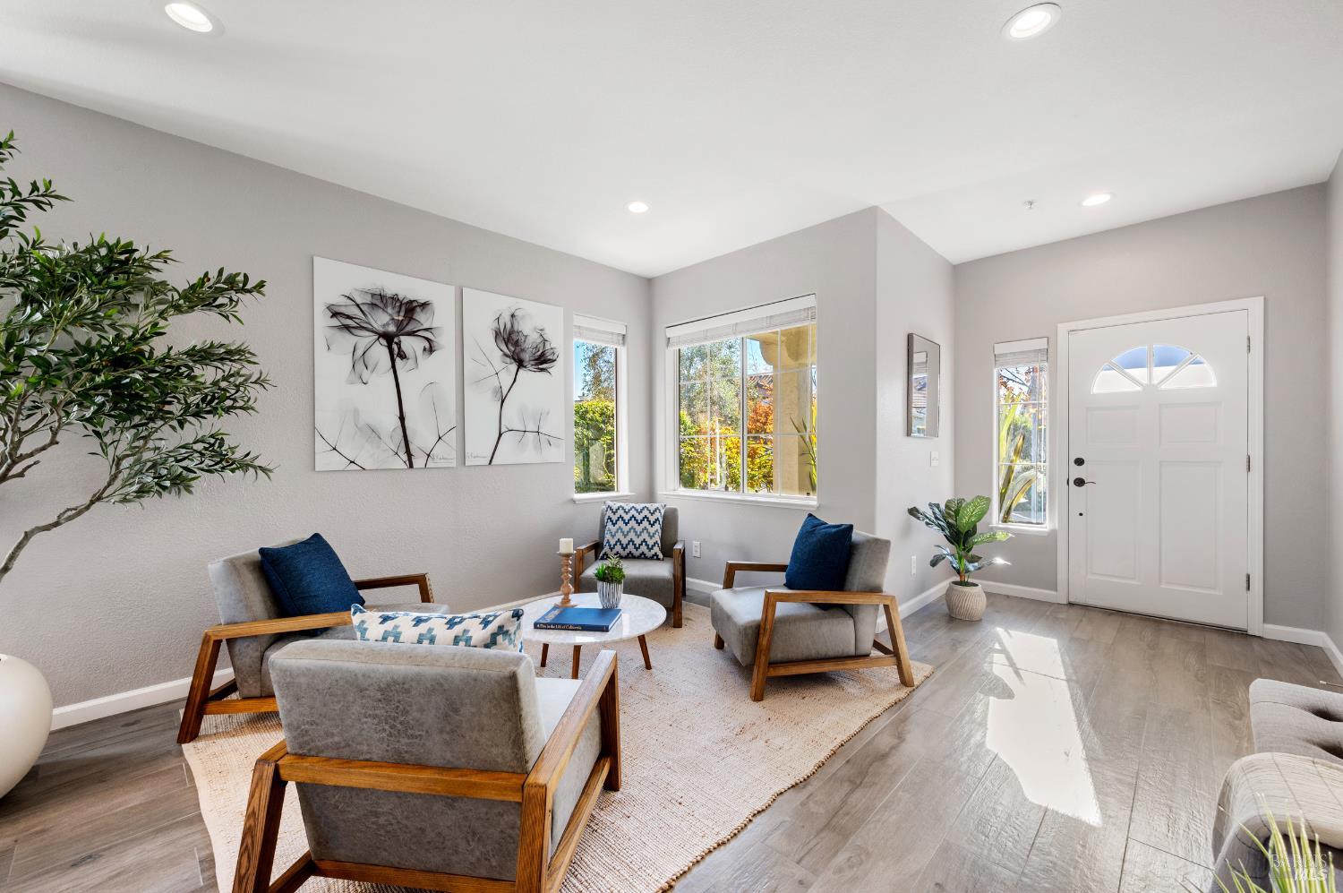 Detail Gallery Image 5 of 71 For 90 S Newport Dr, Napa,  CA 94559 - 4 Beds | 2/1 Baths