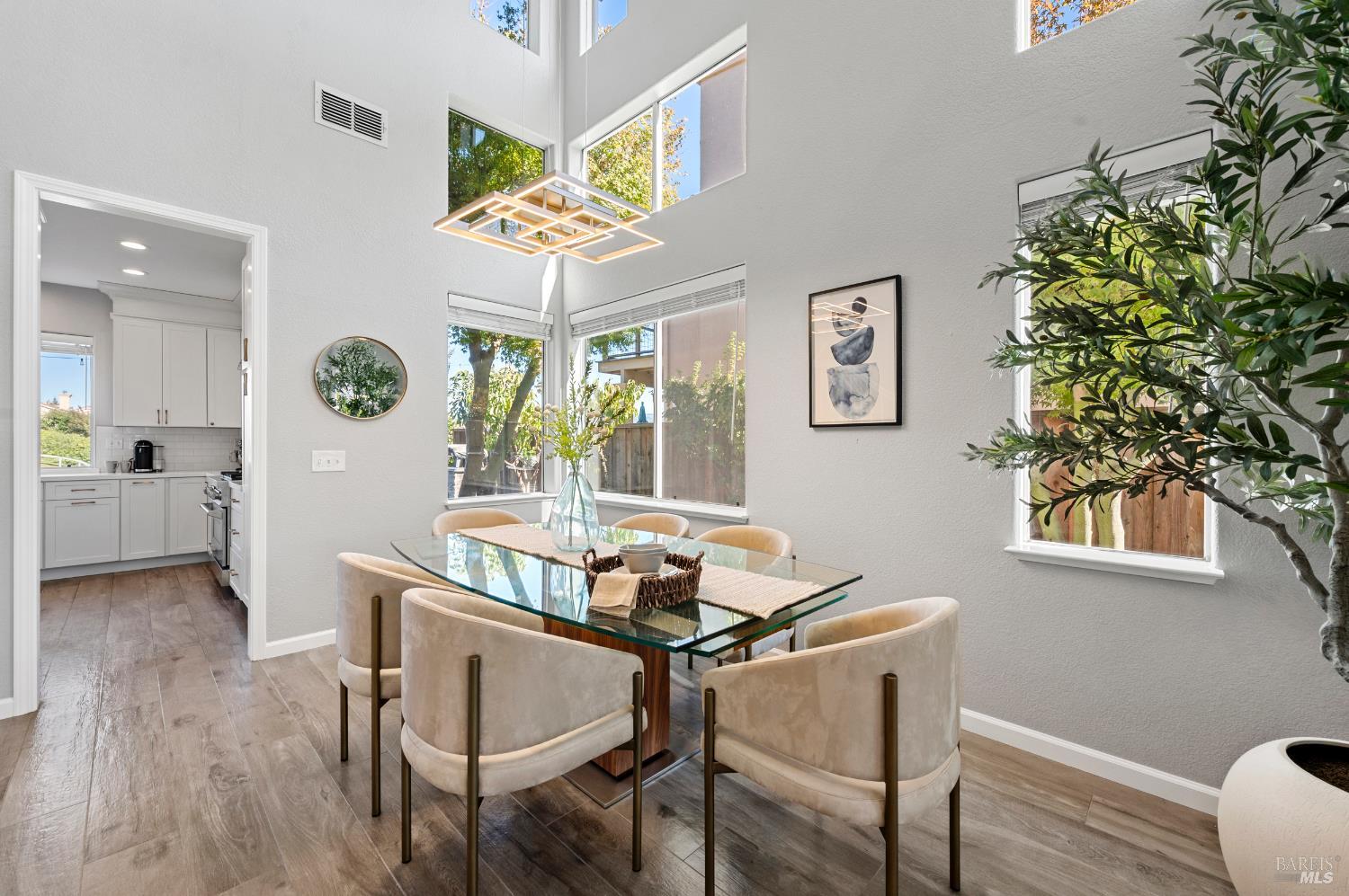 Detail Gallery Image 11 of 71 For 90 S Newport Dr, Napa,  CA 94559 - 4 Beds | 2/1 Baths