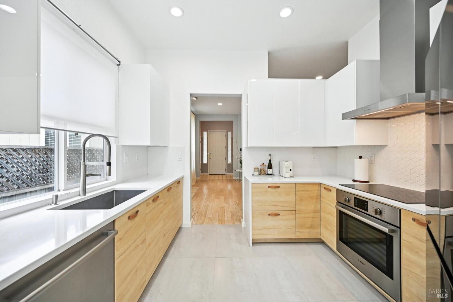 Detail Gallery Image 9 of 38 For 5509 Rainbow Cir, Santa Rosa,  CA 95409 - 3 Beds | 2 Baths