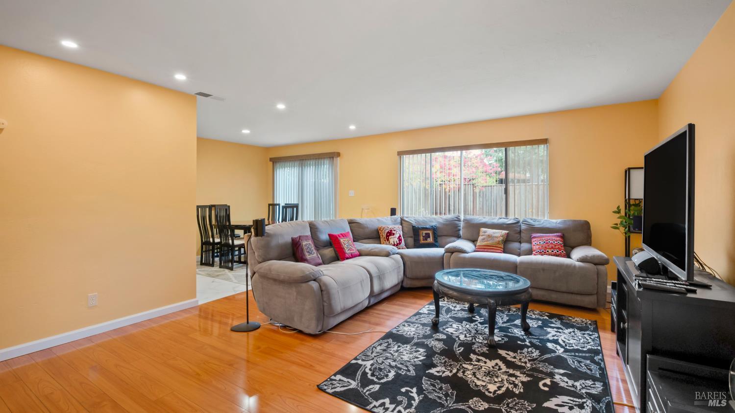 Detail Gallery Image 9 of 41 For 7 Portola Ct, Santa Rosa,  CA 95409 - – Beds | – Baths