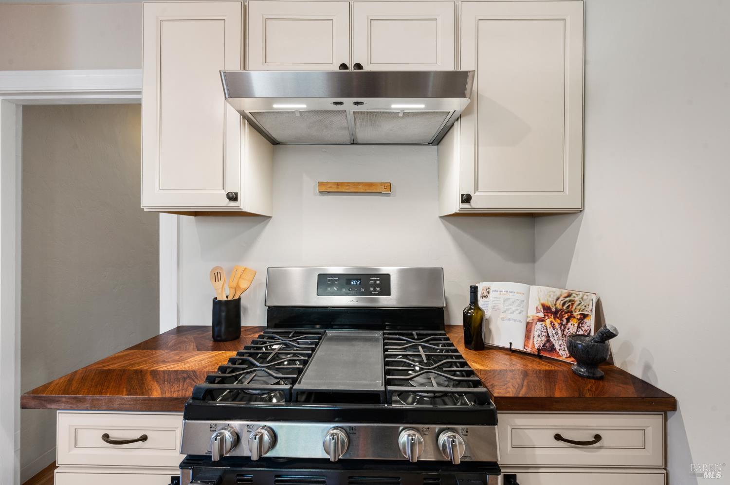 Detail Gallery Image 15 of 63 For 1612 Spruce St, Napa,  CA 94559 - 4 Beds | 3 Baths