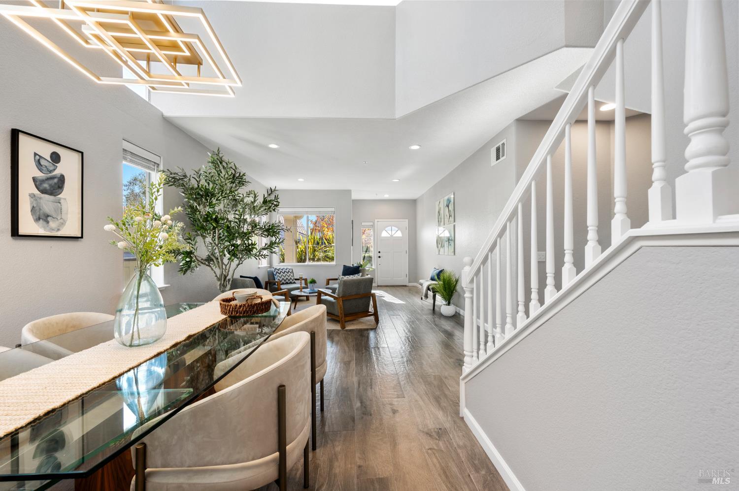 Detail Gallery Image 12 of 71 For 90 S Newport Dr, Napa,  CA 94559 - 4 Beds | 2/1 Baths