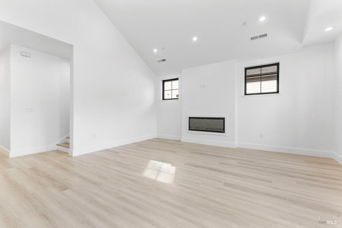 Detail Gallery Image 9 of 49 For 3727 Paxton Pl, Santa Rosa,  CA 95404 - 4 Beds | 3/1 Baths