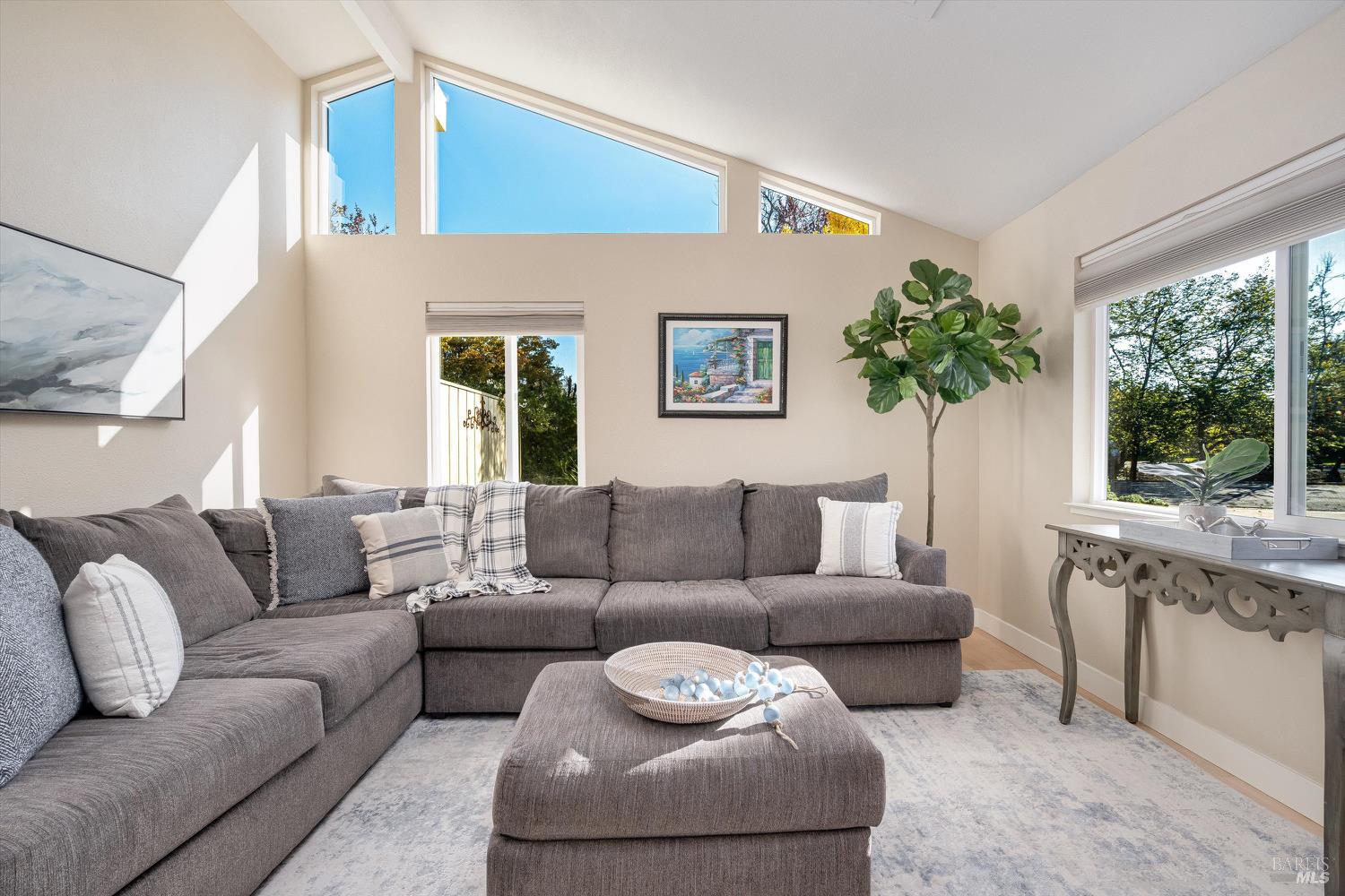 Detail Gallery Image 14 of 73 For 790 La Salle Way, Napa,  CA 94559 - 3 Beds | 2 Baths