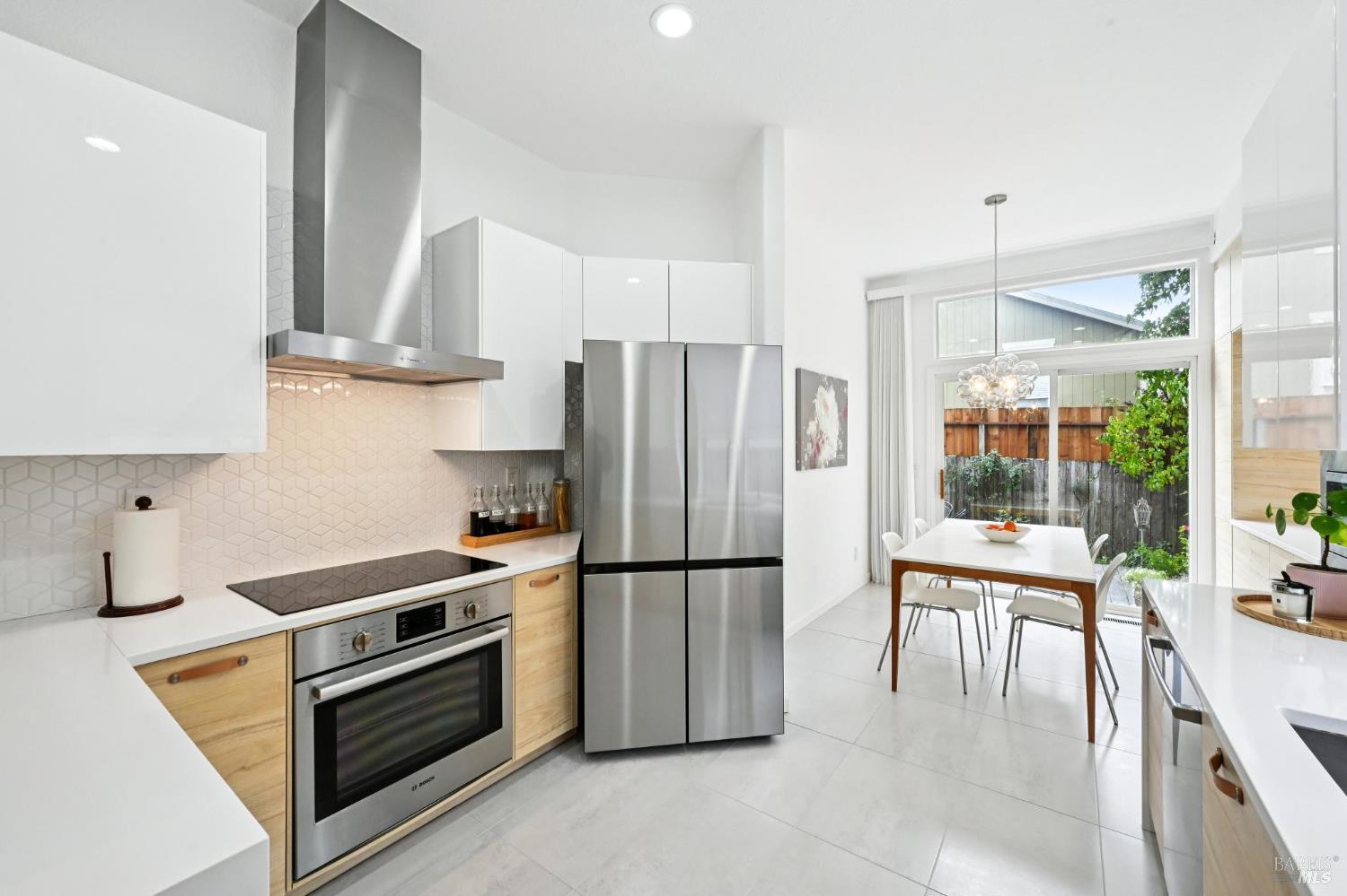 Detail Gallery Image 10 of 38 For 5509 Rainbow Cir, Santa Rosa,  CA 95409 - 3 Beds | 2 Baths