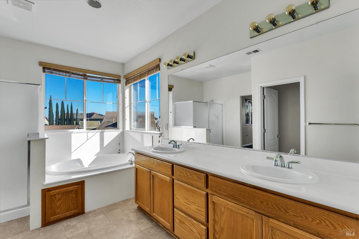 Detail Gallery Image 17 of 28 For 1571 Tommy Ln, Fairfield,  CA 94533 - 4 Beds | 2/1 Baths