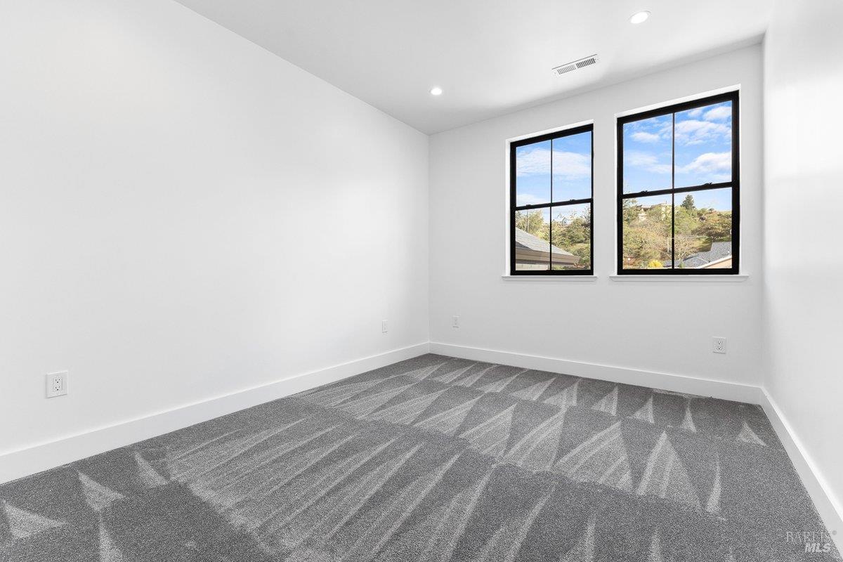 Detail Gallery Image 33 of 49 For 3727 Paxton Pl, Santa Rosa,  CA 95404 - 4 Beds | 3/1 Baths