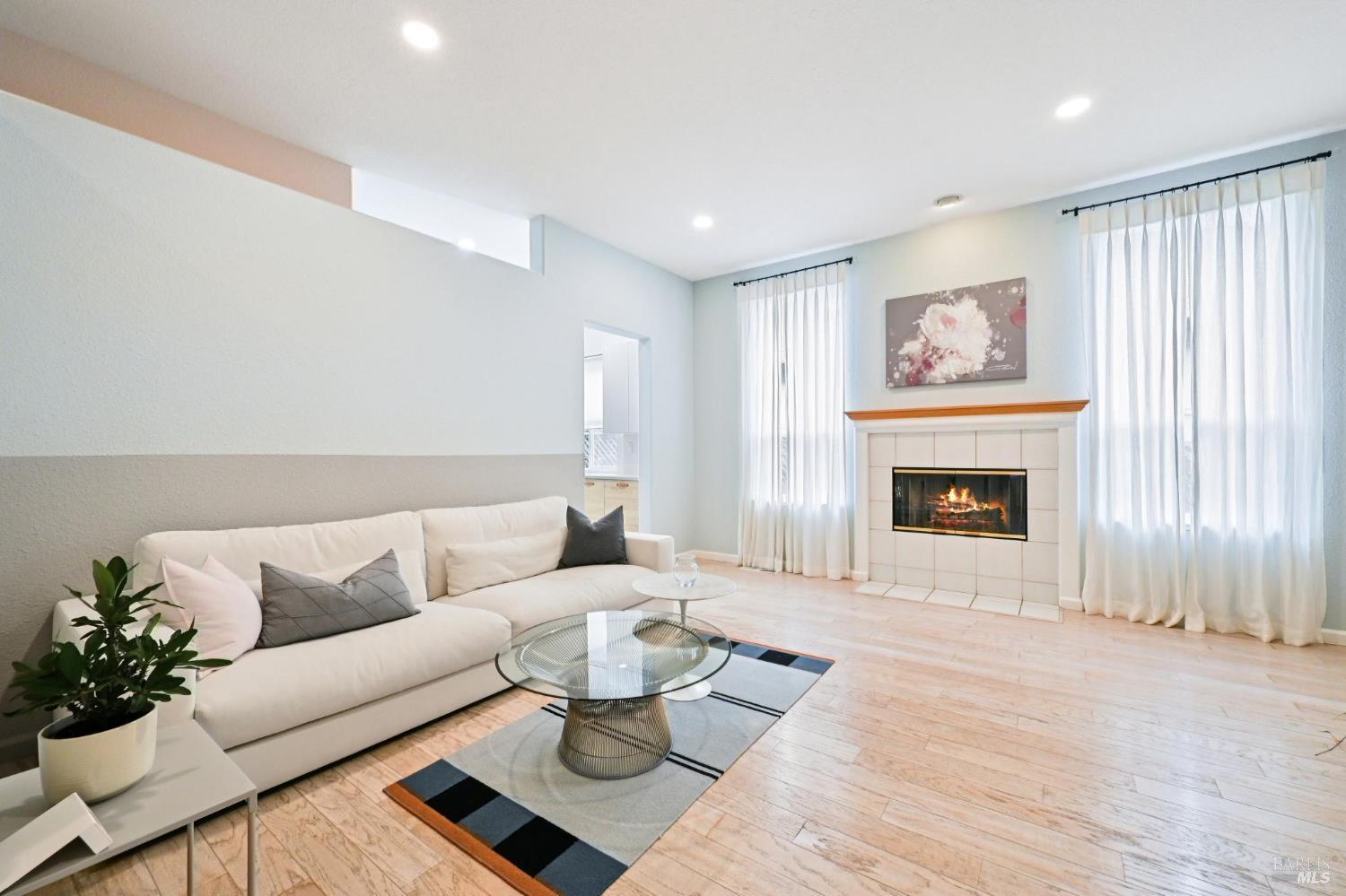 Detail Gallery Image 7 of 38 For 5509 Rainbow Cir, Santa Rosa,  CA 95409 - 3 Beds | 2 Baths