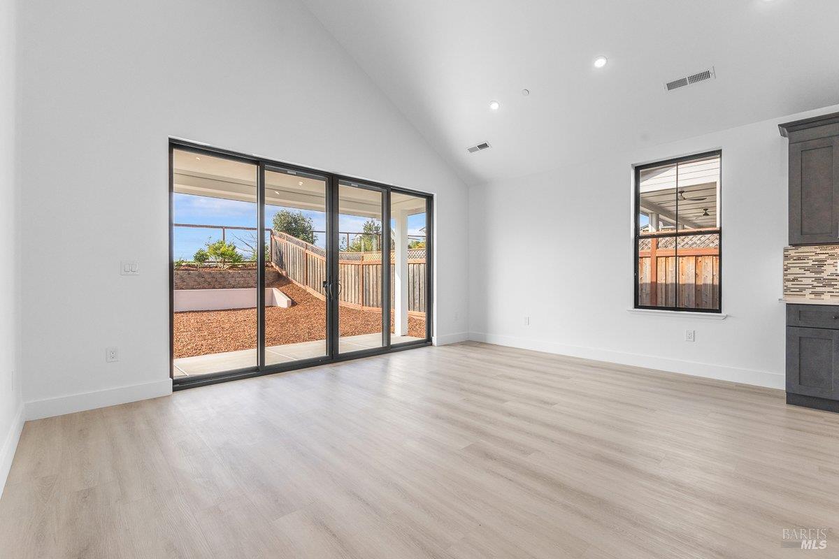 Detail Gallery Image 18 of 49 For 3727 Paxton Pl, Santa Rosa,  CA 95404 - 4 Beds | 3/1 Baths