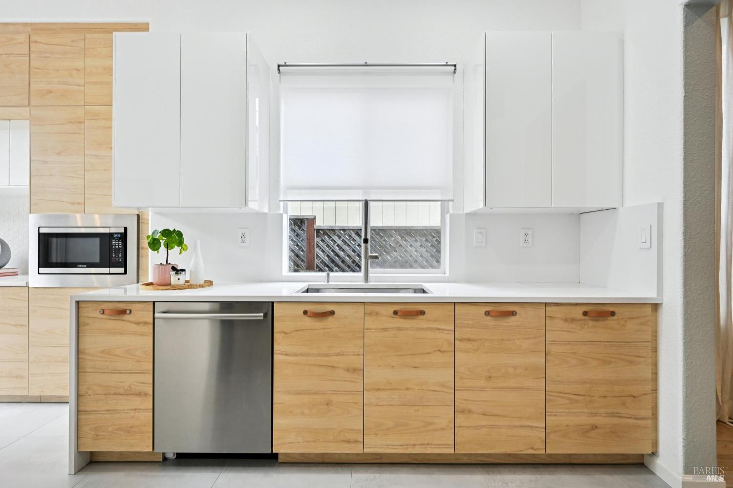 Detail Gallery Image 11 of 38 For 5509 Rainbow Cir, Santa Rosa,  CA 95409 - 3 Beds | 2 Baths