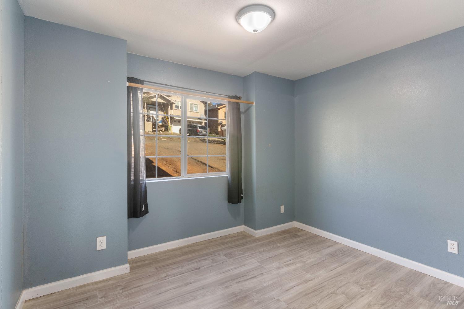 Detail Gallery Image 22 of 37 For 16055 29th Ave, Clearlake,  CA 95422 - 3 Beds | 2/1 Baths