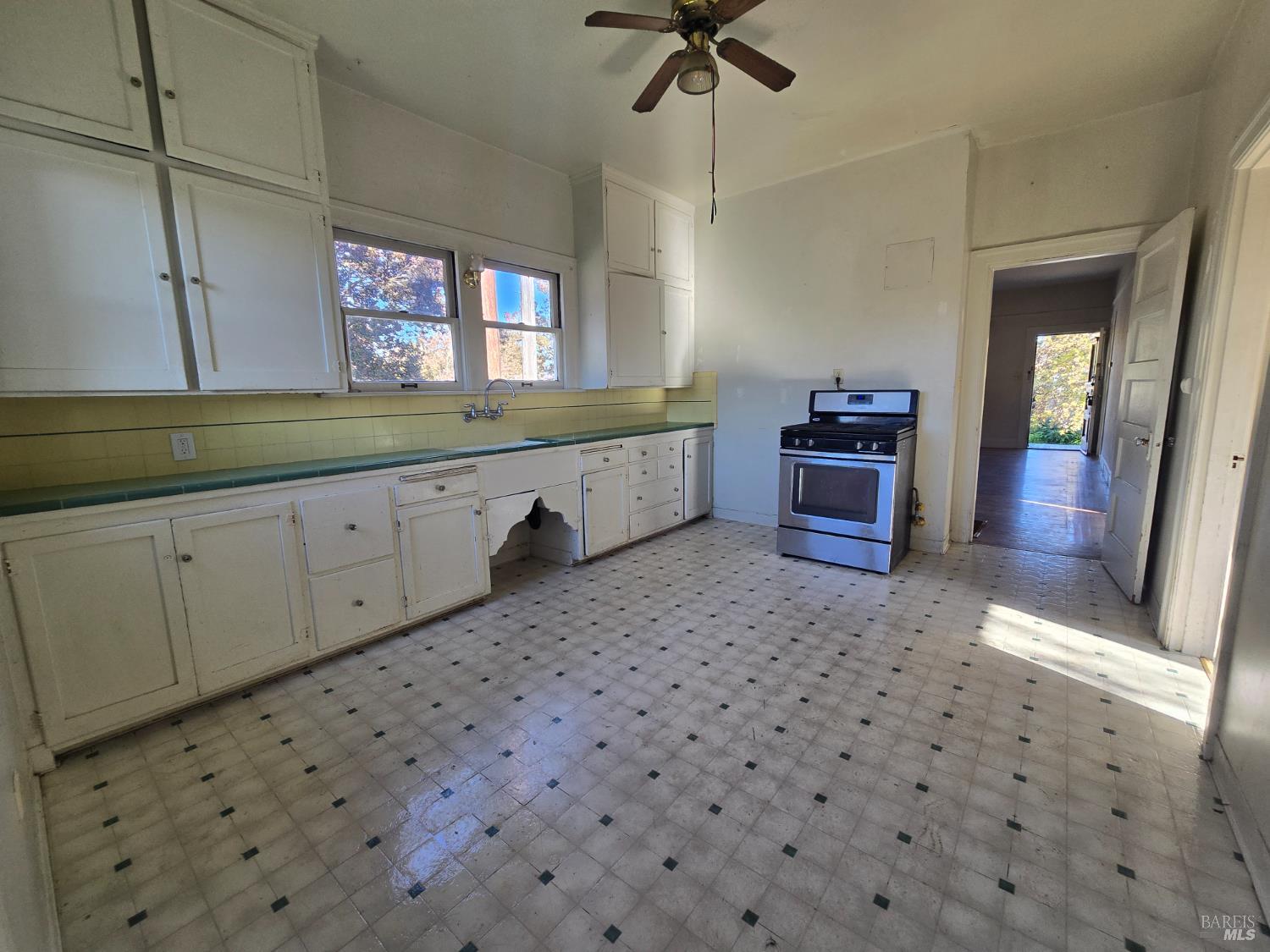 Detail Gallery Image 13 of 24 For 597 Seymour St, Napa,  CA 94559 - 3 Beds | 1 Baths