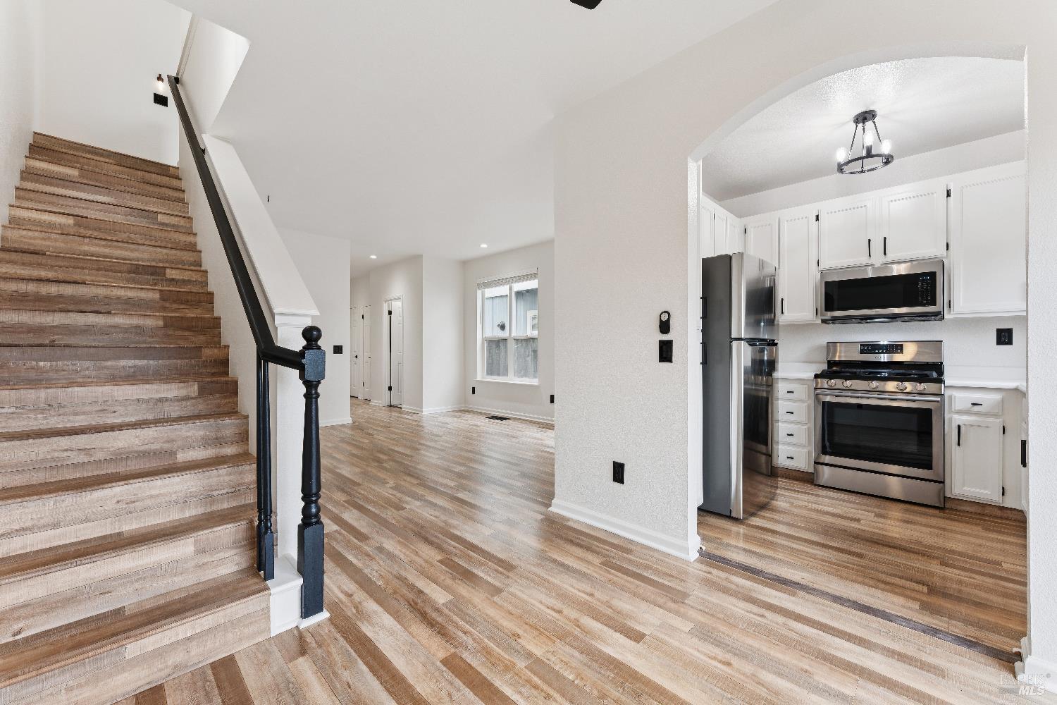 Detail Gallery Image 12 of 37 For 686 Santa Ana Cir, Santa Rosa,  CA 95404 - 3 Beds | 2/1 Baths