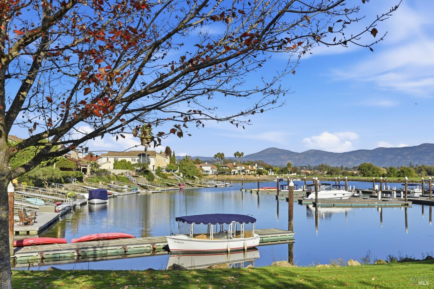 Detail Gallery Image 32 of 53 For 28 S Newport Dr, Napa,  CA 94559 - 5 Beds | 3 Baths