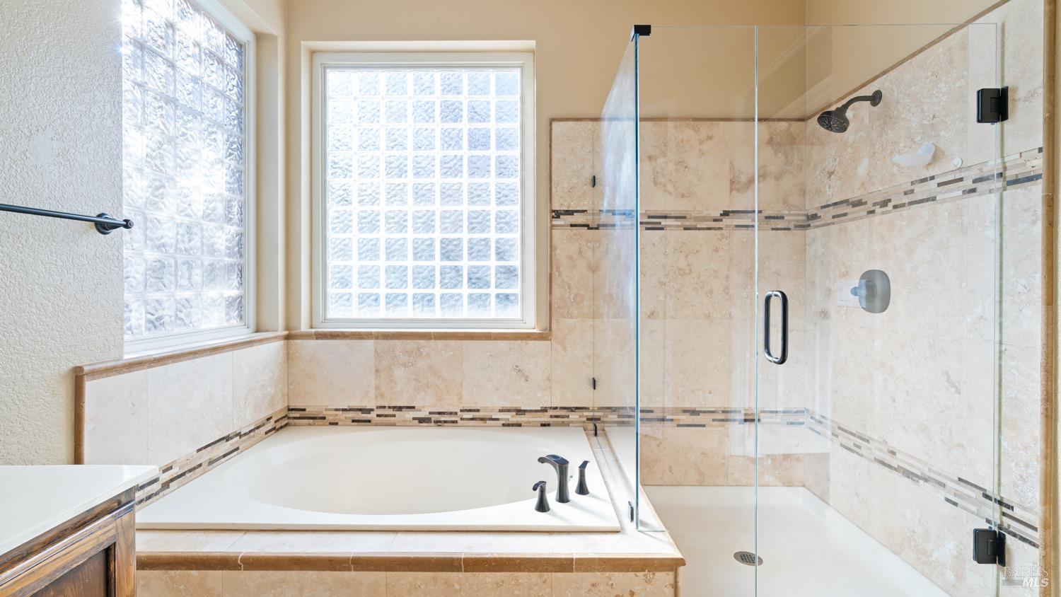 Detail Gallery Image 38 of 50 For 303 Clover Springs Dr, Cloverdale,  CA 95425 - 2 Beds | 2 Baths