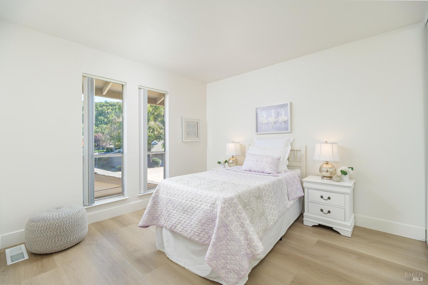Detail Gallery Image 17 of 28 For 71 Roundtree Blvd, San Rafael,  CA 94903 - 2 Beds | 1/1 Baths