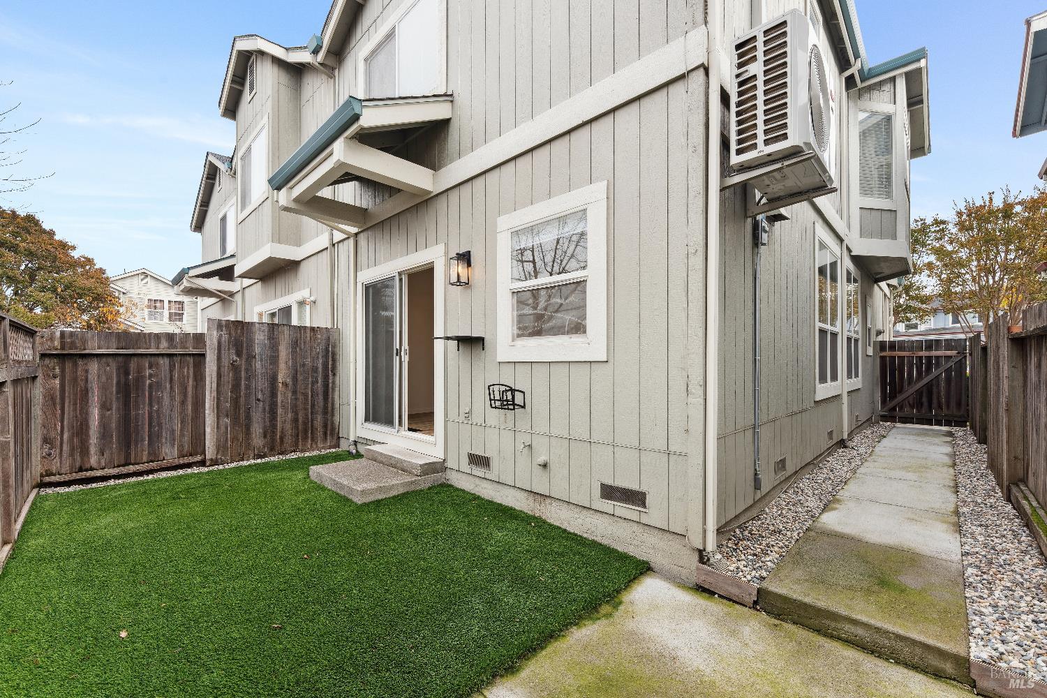 Detail Gallery Image 34 of 37 For 686 Santa Ana Cir, Santa Rosa,  CA 95404 - 3 Beds | 2/1 Baths