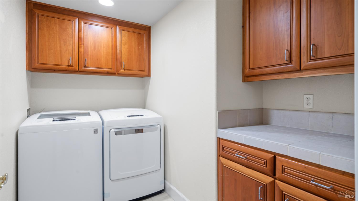 Detail Gallery Image 27 of 74 For 6 Leona Dr, San Rafael,  CA 94903 - 4 Beds | 3/1 Baths