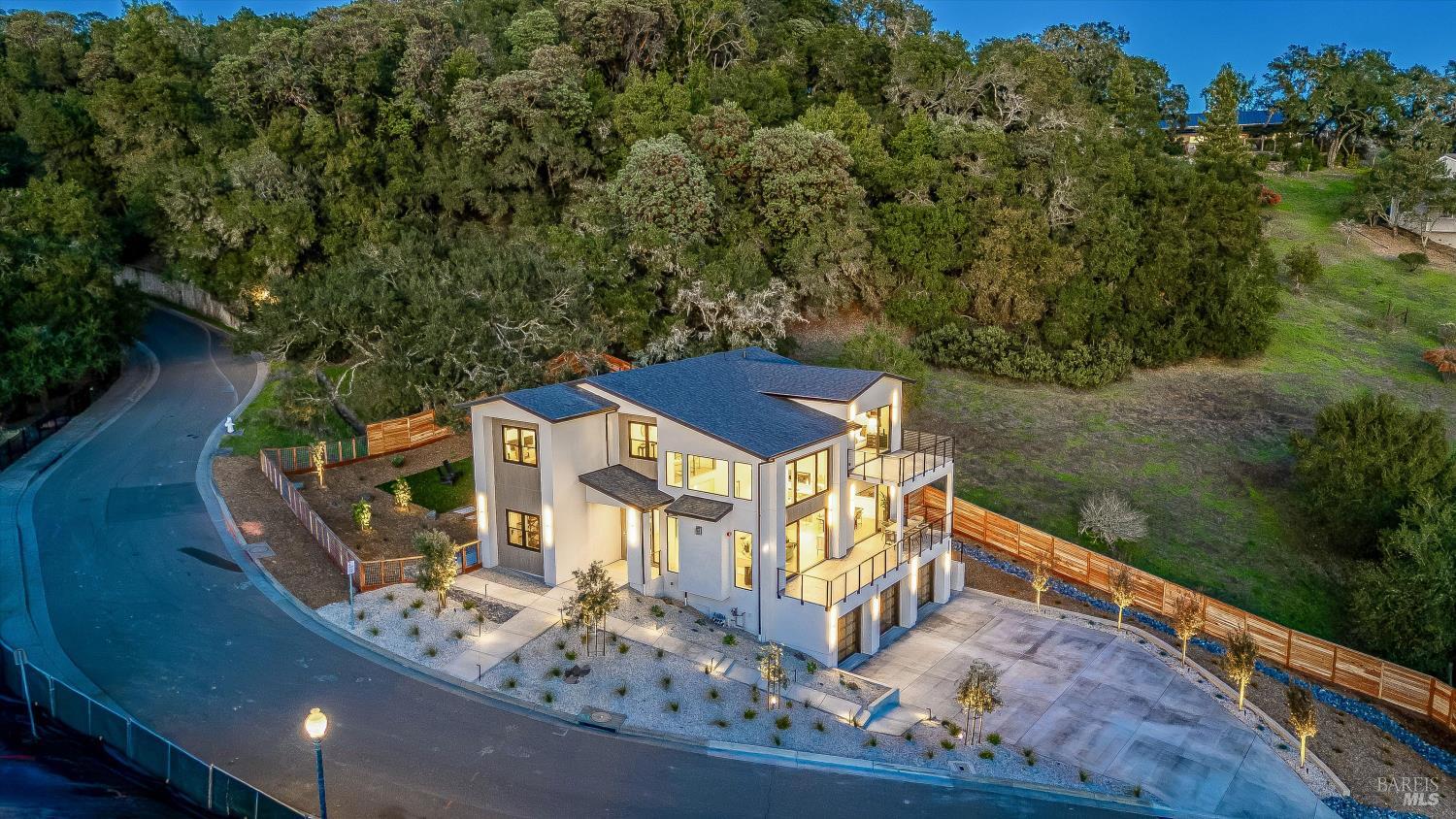 Detail Gallery Image 2 of 99 For 1580 Clear Ridge Dr, Healdsburg,  CA 95448 - 4 Beds | 4/1 Baths