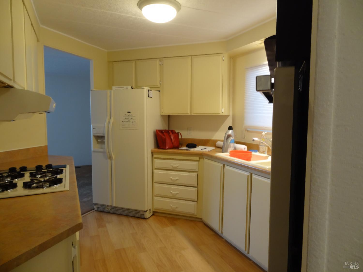 Detail Gallery Image 3 of 7 For 6 Larkspur Pl, Santa Rosa,  CA 95409 - 2 Beds | 2 Baths