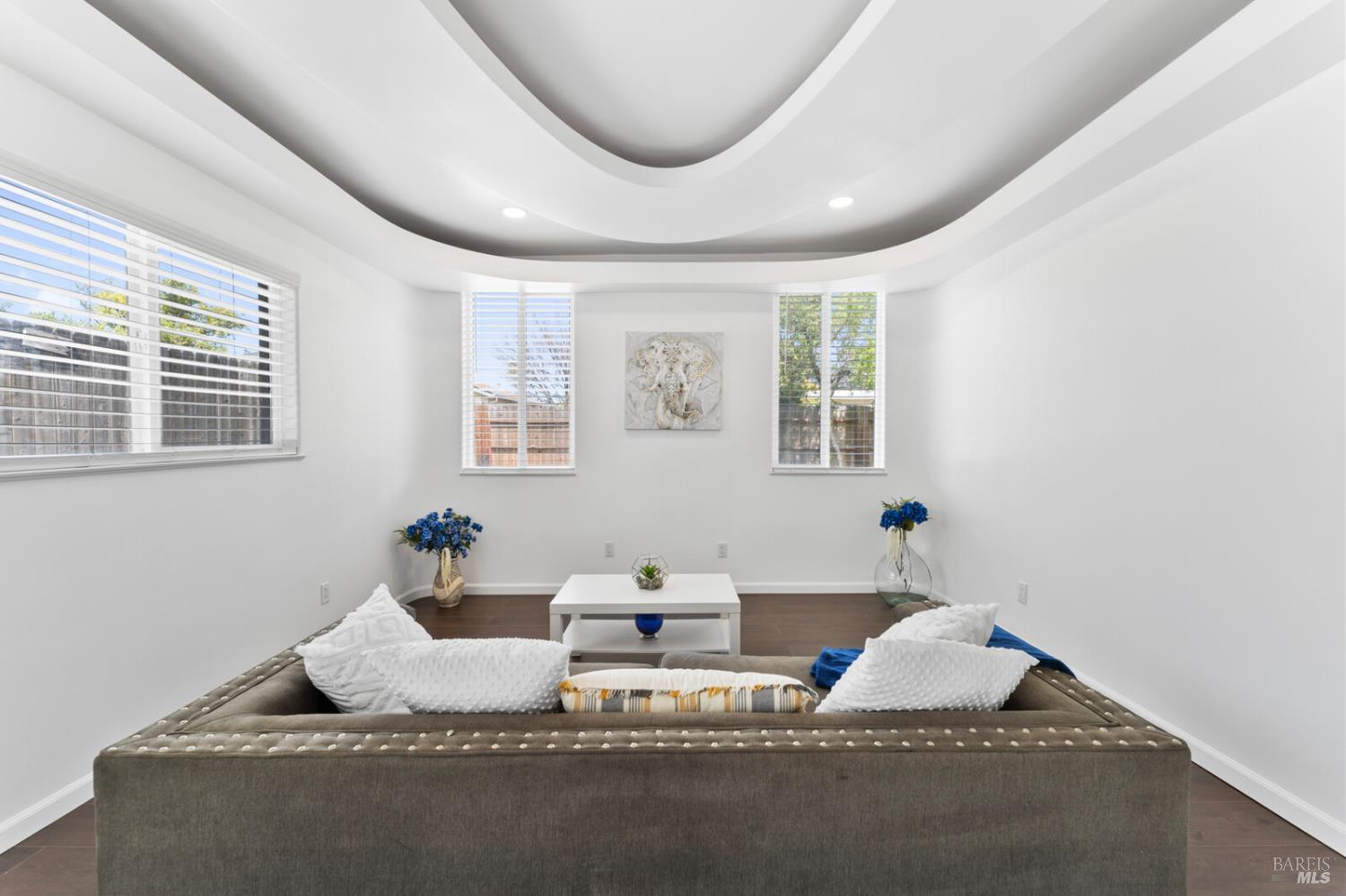 Detail Gallery Image 23 of 71 For 1649 California Dr, Vacaville,  CA 95687 - 5 Beds | 2/1 Baths