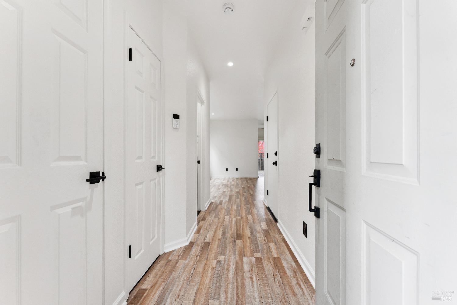 Detail Gallery Image 4 of 37 For 686 Santa Ana Cir, Santa Rosa,  CA 95404 - 3 Beds | 2/1 Baths