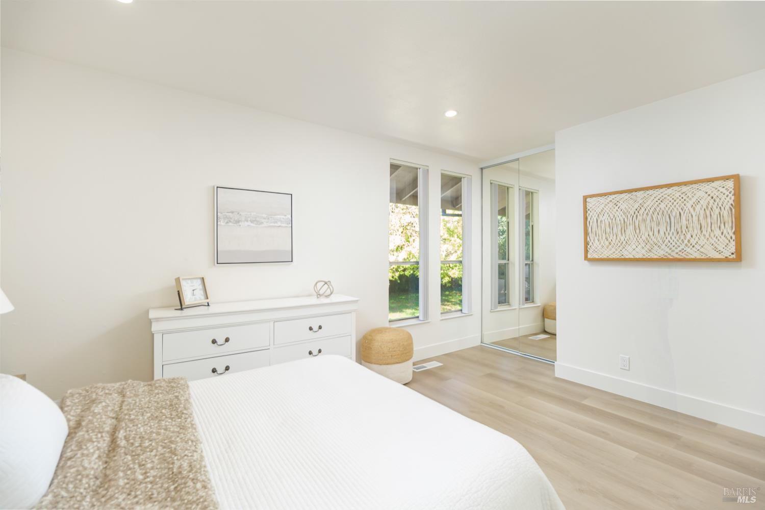 Detail Gallery Image 16 of 28 For 71 Roundtree Blvd, San Rafael,  CA 94903 - 2 Beds | 1/1 Baths