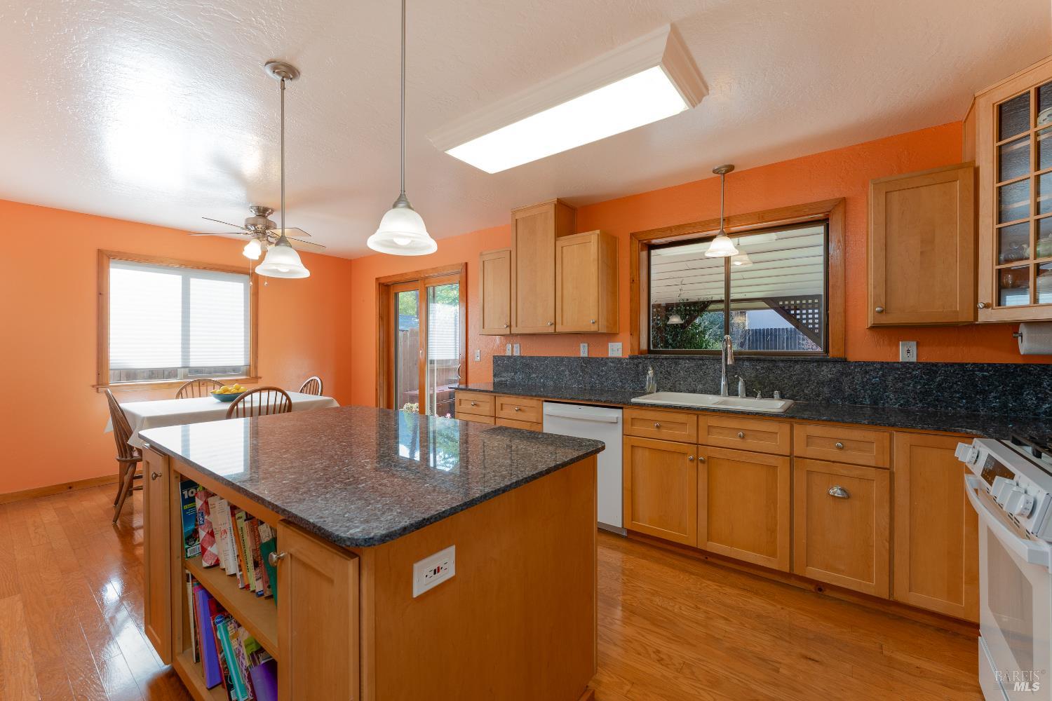 Detail Gallery Image 11 of 38 For 1338 Laurel Ave, Ukiah,  CA 95482 - 4 Beds | 2/1 Baths