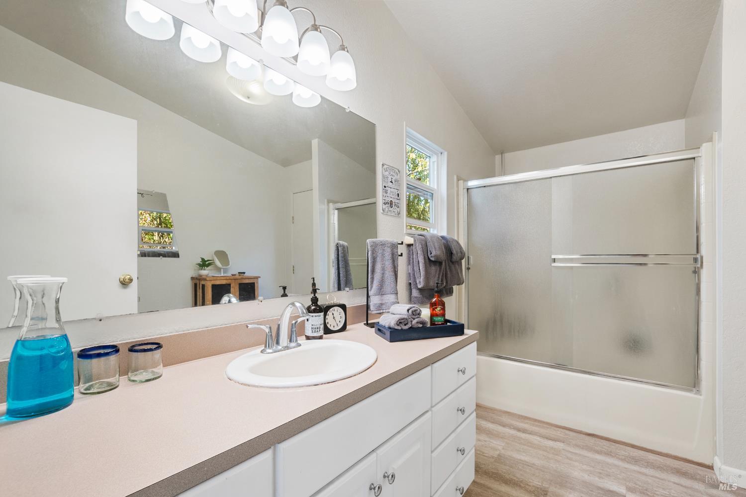 Detail Gallery Image 17 of 29 For 225 Magnolia Ave, Santa Rosa,  CA 95407 - 3 Beds | 2 Baths