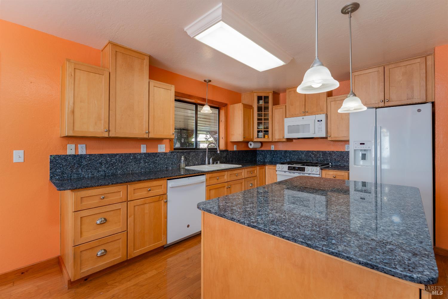 Detail Gallery Image 9 of 38 For 1338 Laurel Ave, Ukiah,  CA 95482 - 4 Beds | 2/1 Baths