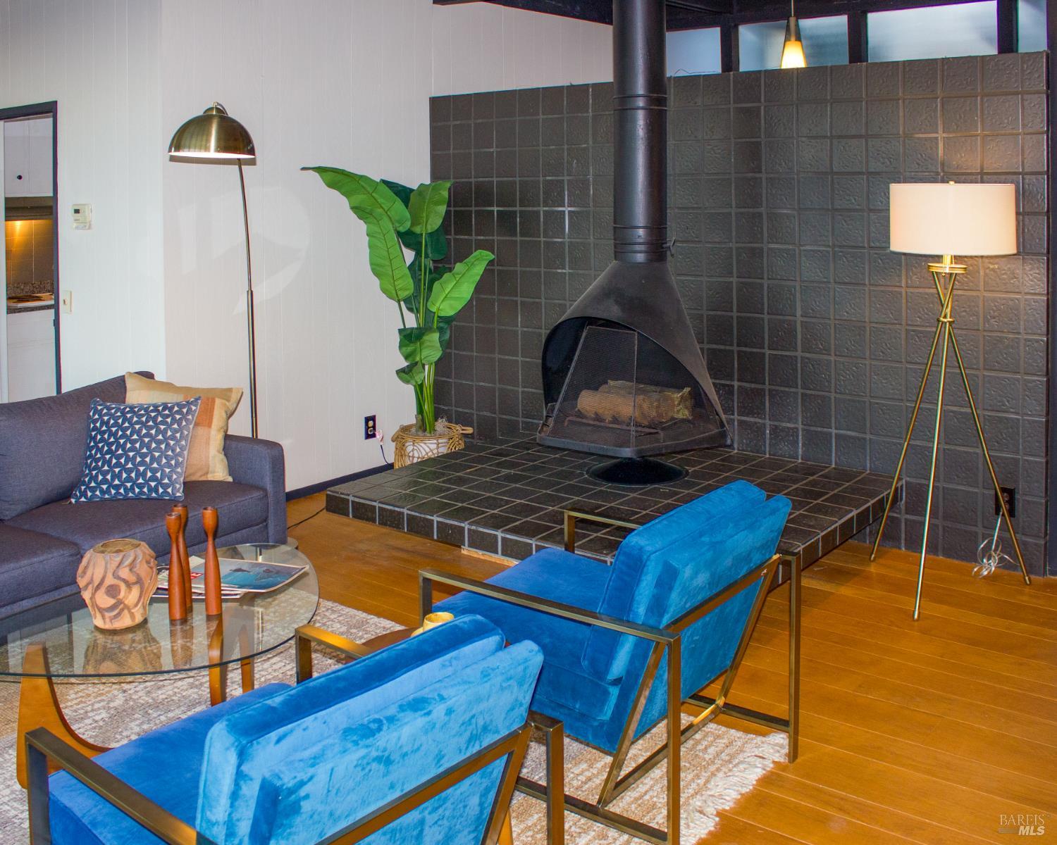 Detail Gallery Image 4 of 51 For 213 Cleveland Ct, Mill Valley,  CA 94941 - 2 Beds | 2 Baths