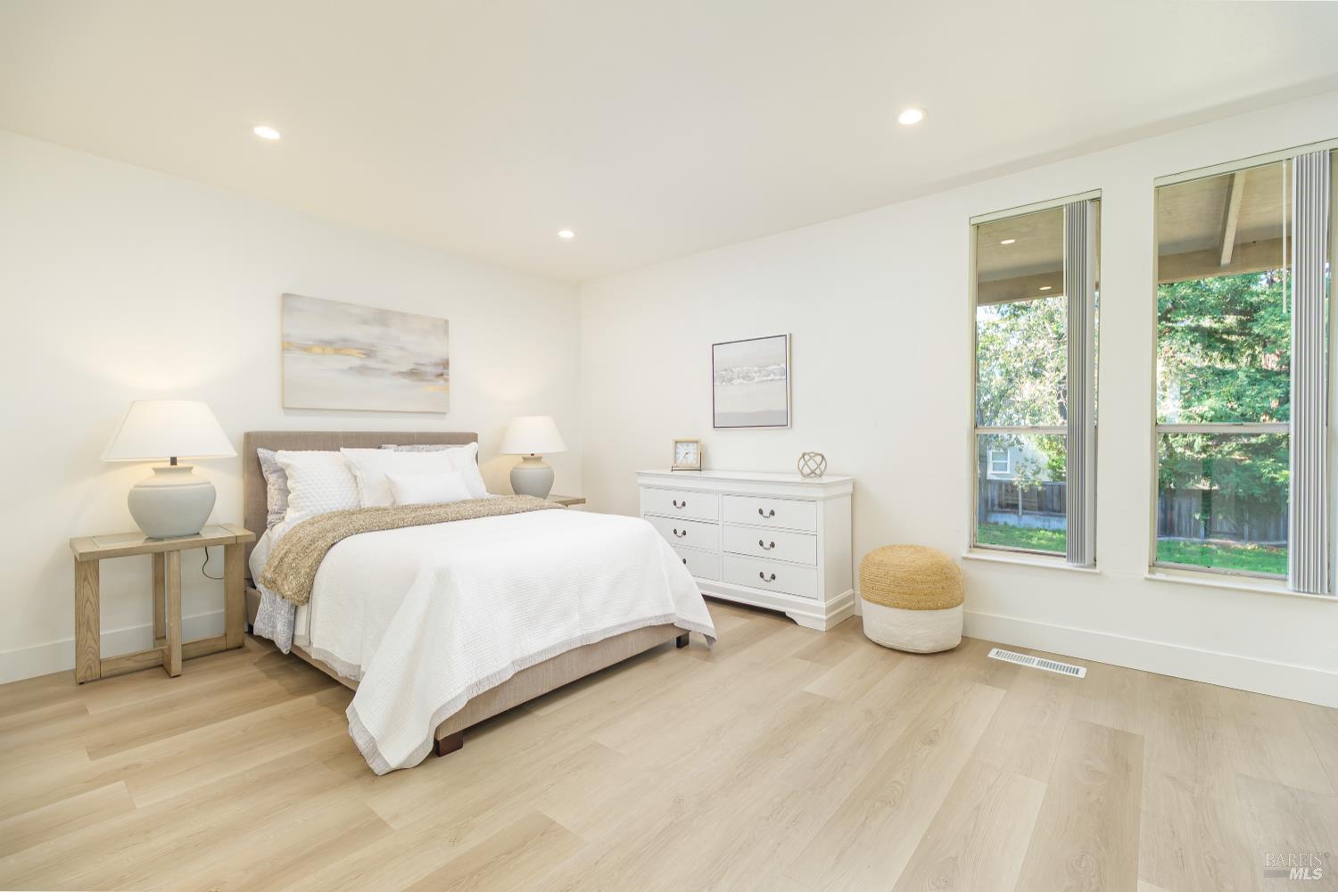 Detail Gallery Image 15 of 28 For 71 Roundtree Blvd, San Rafael,  CA 94903 - 2 Beds | 1/1 Baths