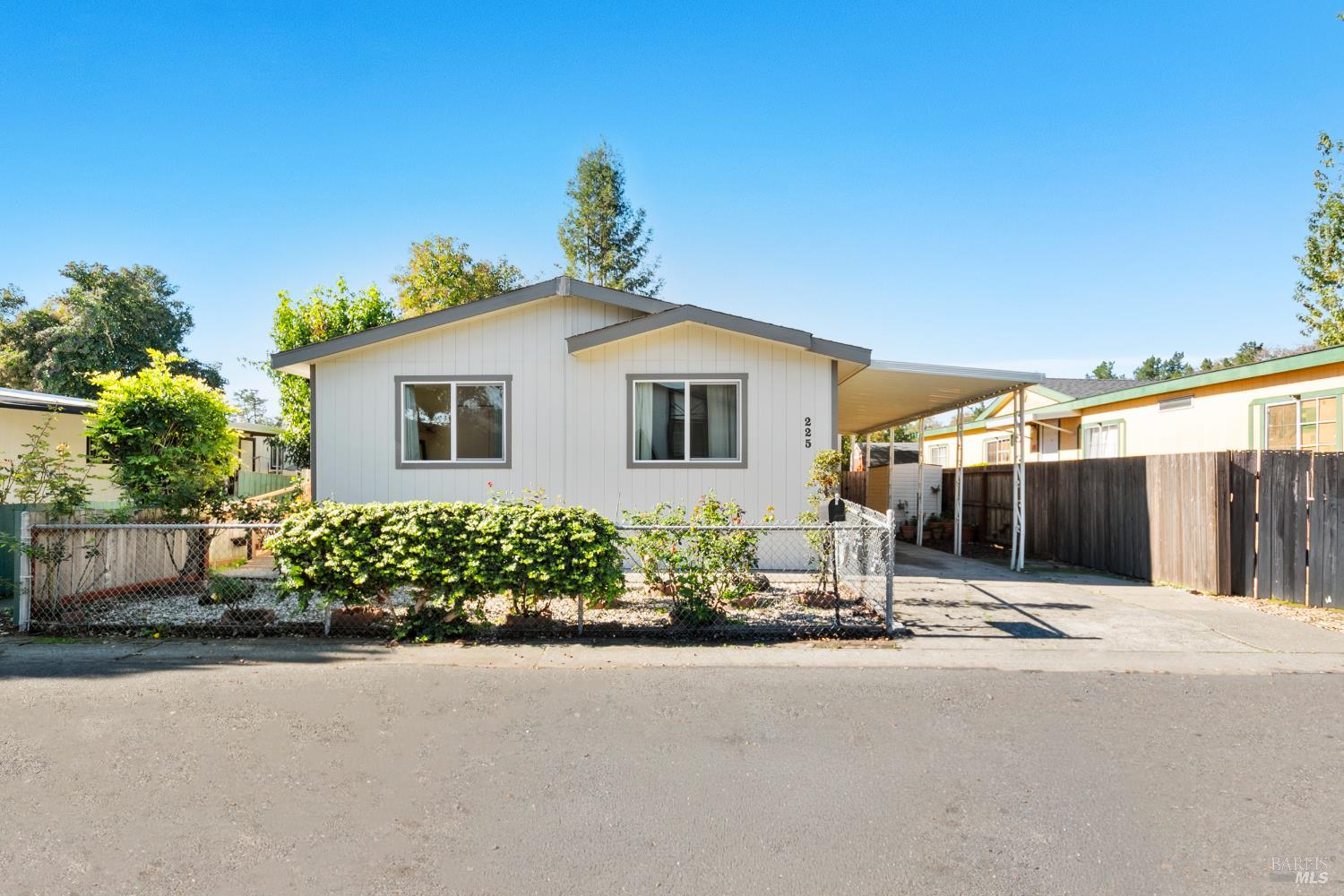 Detail Gallery Image 2 of 29 For 225 Magnolia Ave, Santa Rosa,  CA 95407 - 3 Beds | 2 Baths