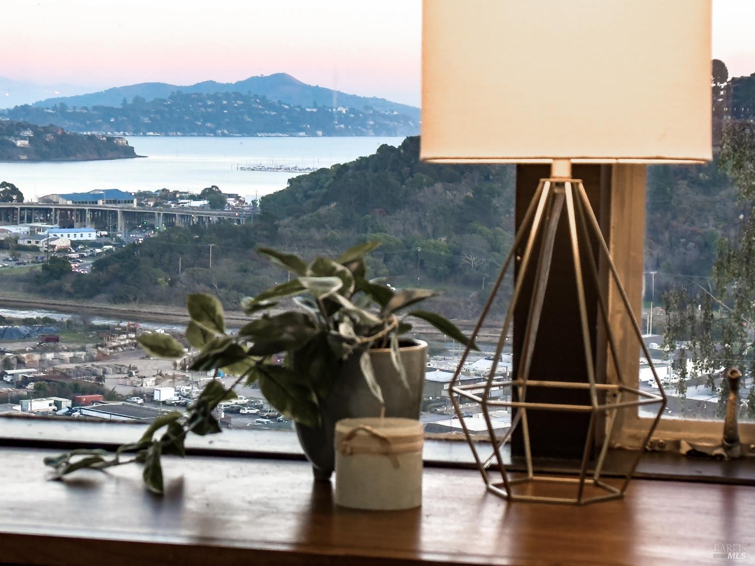 Detail Gallery Image 43 of 51 For 213 Cleveland Ct, Mill Valley,  CA 94941 - 2 Beds | 2 Baths