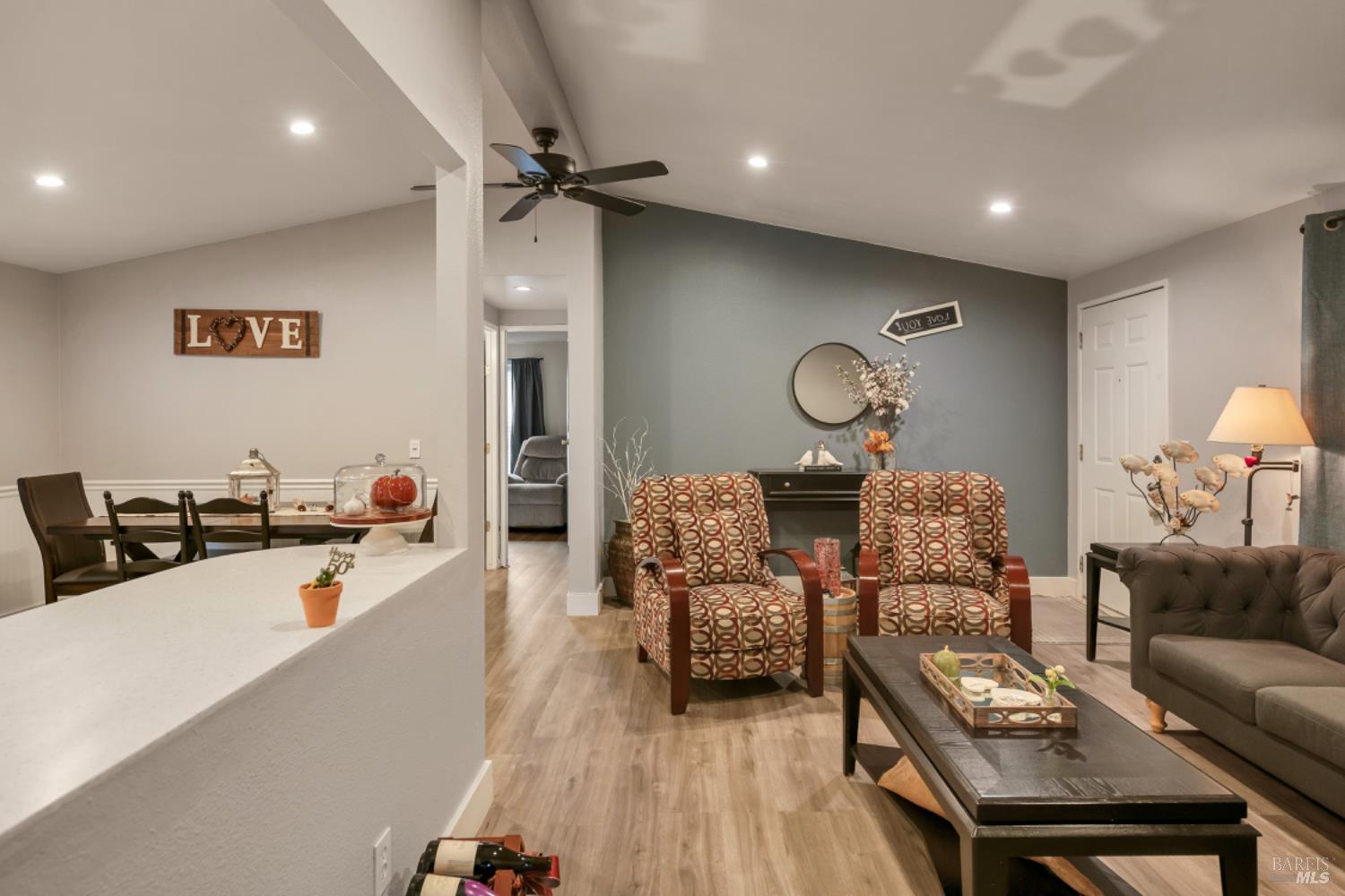 Detail Gallery Image 5 of 32 For 90 Vista Cir, Sonoma,  CA 95476 - 3 Beds | 2 Baths