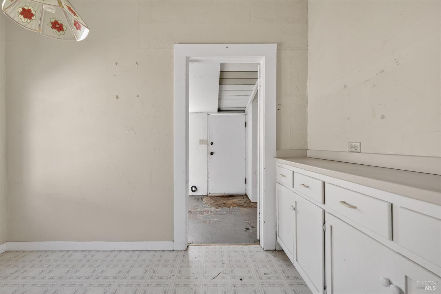 Detail Gallery Image 11 of 32 For 654 Charles St, Santa Rosa,  CA 95404 - 2 Beds | 1 Baths