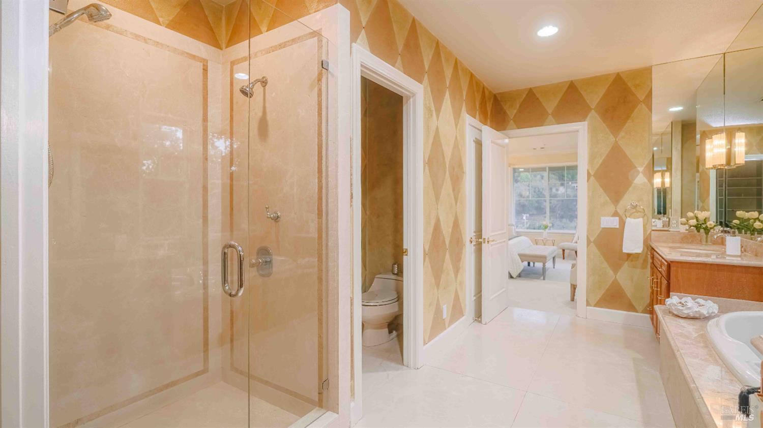 Detail Gallery Image 15 of 74 For 6 Leona Dr, San Rafael,  CA 94903 - 4 Beds | 3/1 Baths