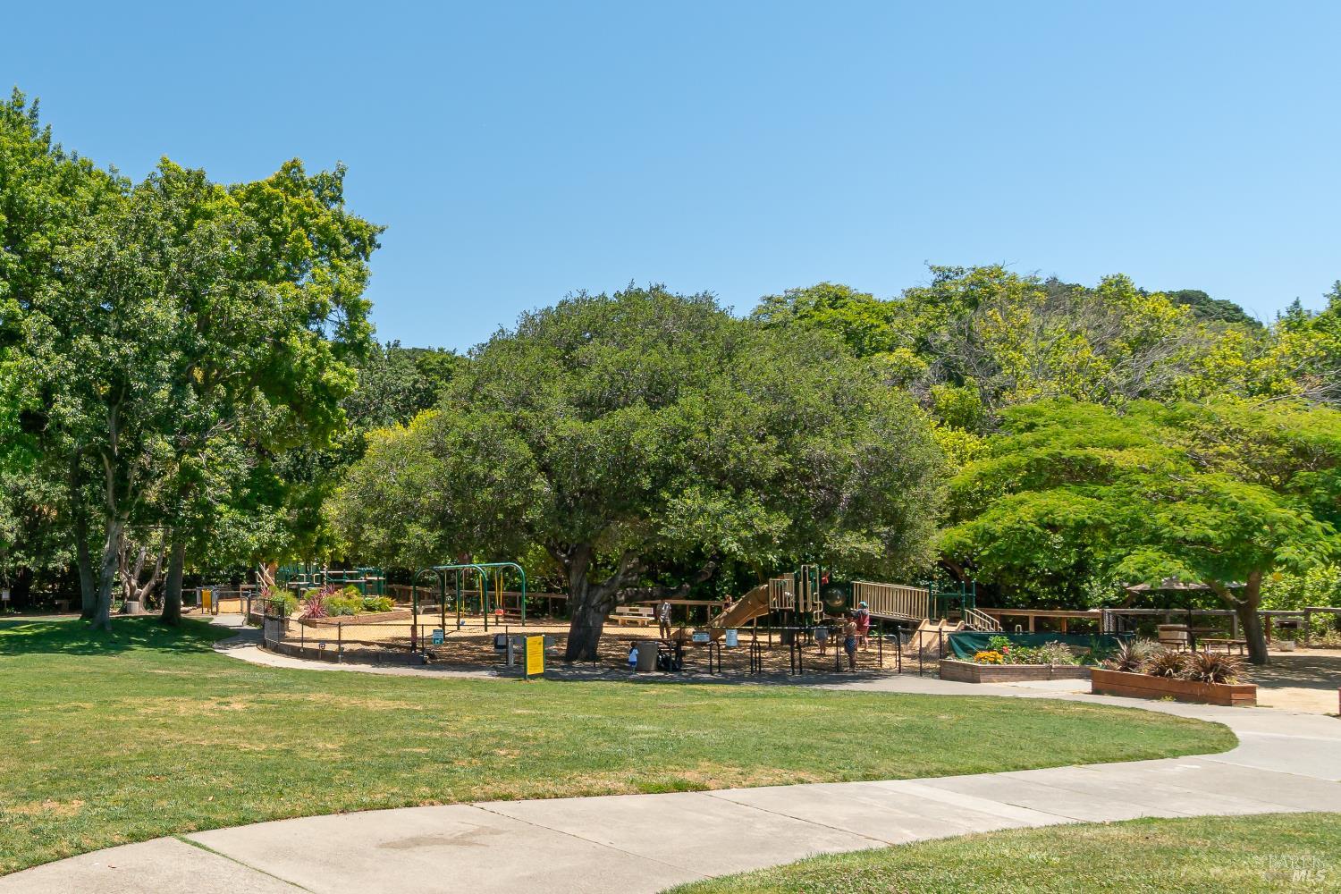 Detail Gallery Image 27 of 28 For 71 Roundtree Blvd, San Rafael,  CA 94903 - 2 Beds | 1/1 Baths