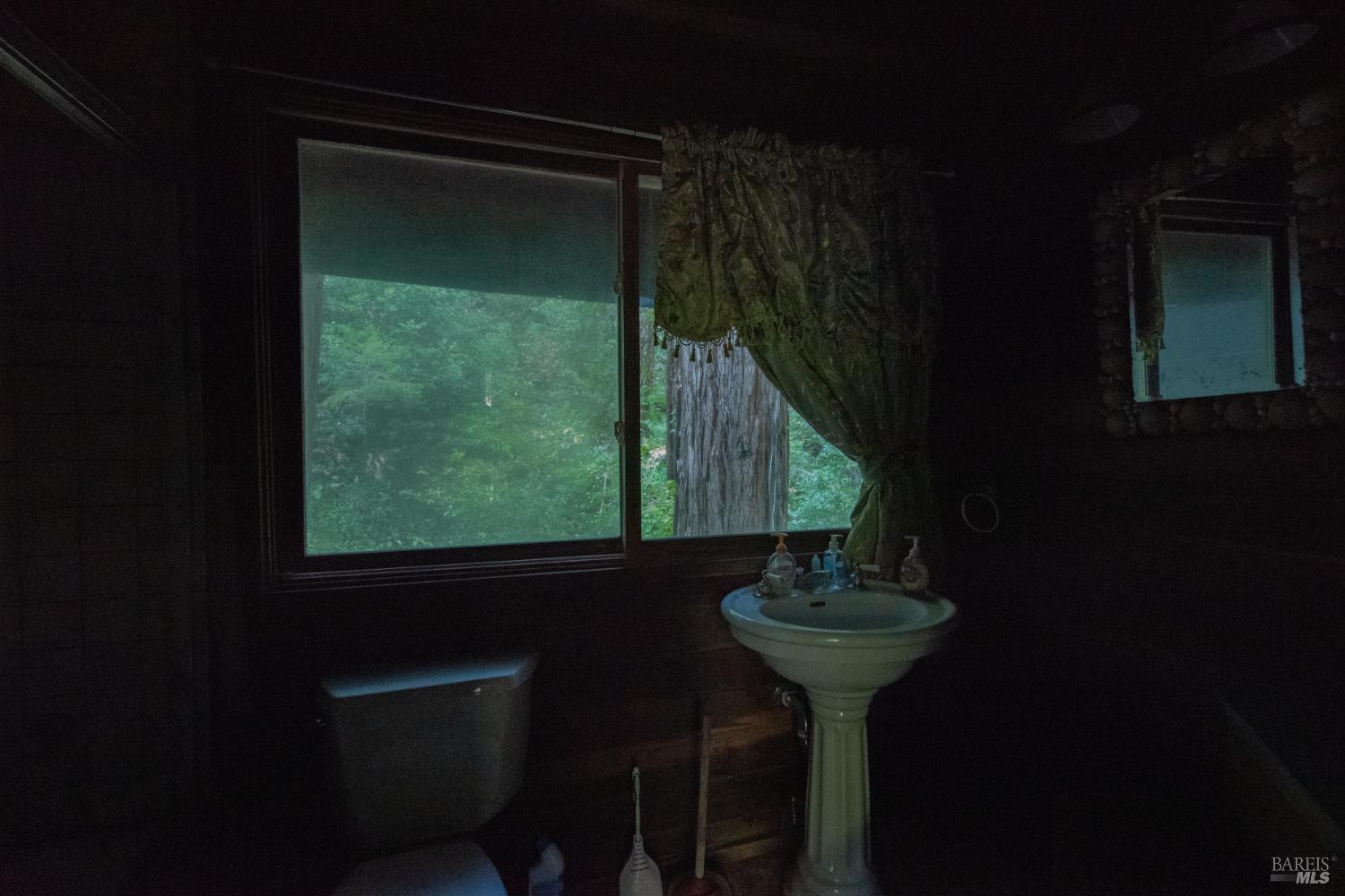 Detail Gallery Image 34 of 77 For 11 Huckleberry Hts, Cazadero,  CA 95421 - 2 Beds | 3 Baths