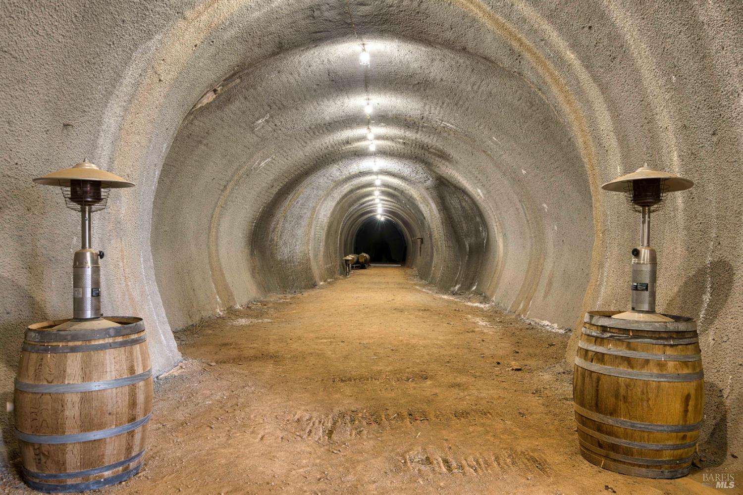 Detail Gallery Image 24 of 87 For 8664 Seigler Springs North Rd, Kelseyville,  CA 95451 - 5 Beds | 5/2 Baths